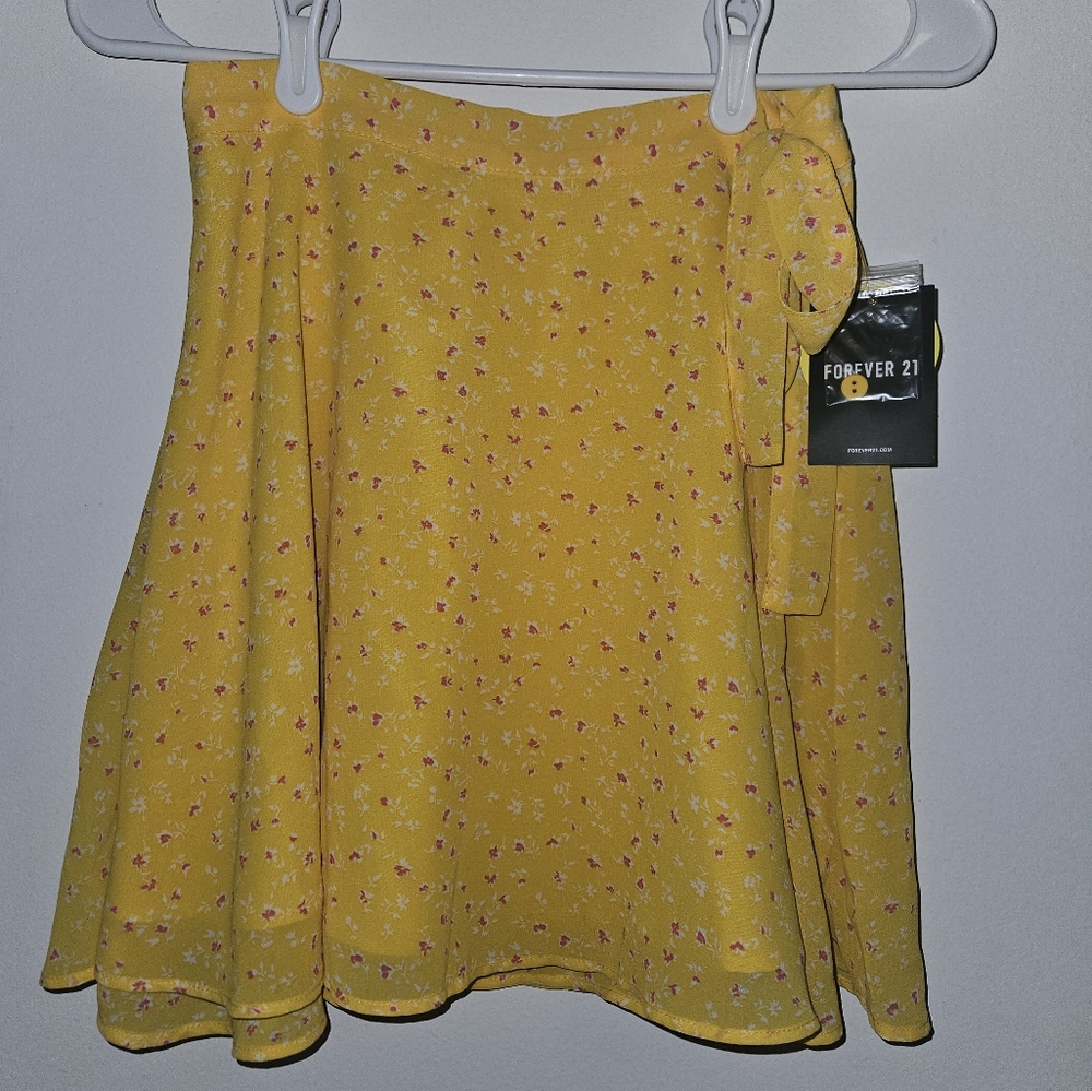 Forever 21 flowy Yellow Skirt Size small